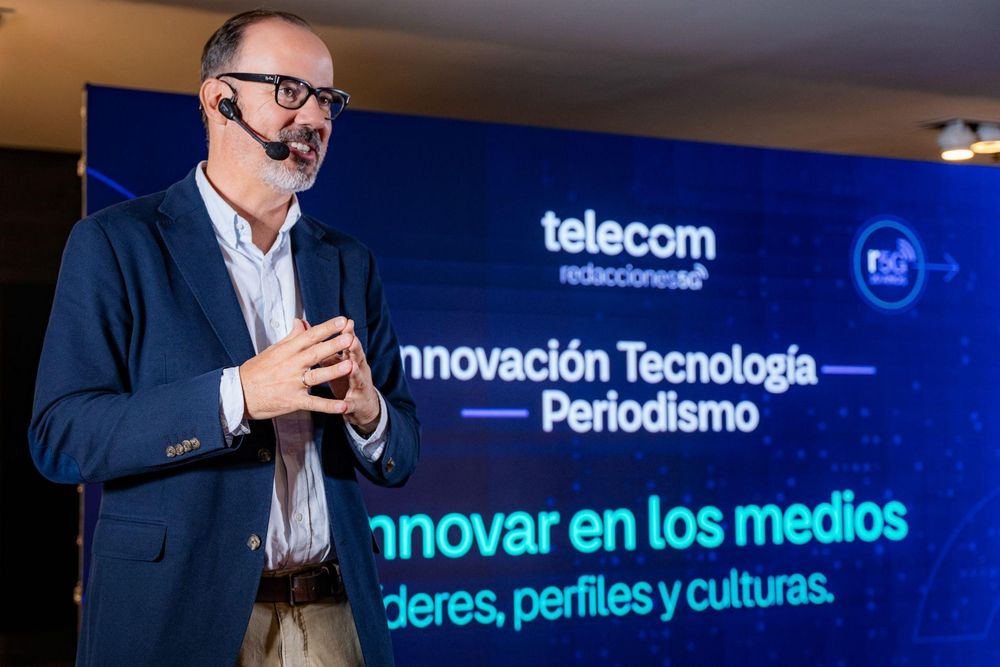 La exposición central estuvo a cargo de Miguel Carvajal Prieto, periodista, investigador, profesor y director del Máster en Innovación en Periodismo en la Universidad Miguel Hernández en España.