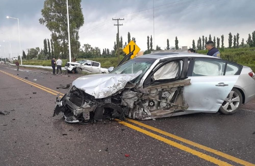 Choque en General Alvear. Así quedó el auto donde iban los dos menores heridos. (Prensa Ministerio de Seguridad)