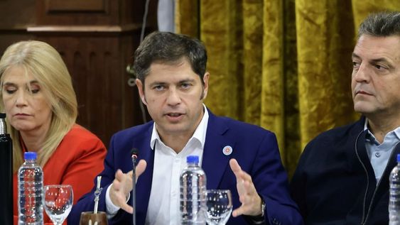 Sergio Massa, Axel Kicillof y Máximo Kirchner lideraron una cumbre del PJ bonaerense para resistir el DNU de Milei. / Foto: Noticias Argentinas