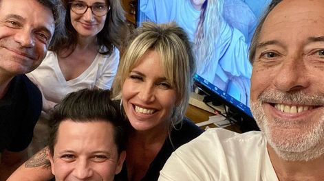 El nuevo elenco de Casados con hijos reunido para su próxima obra teatral
