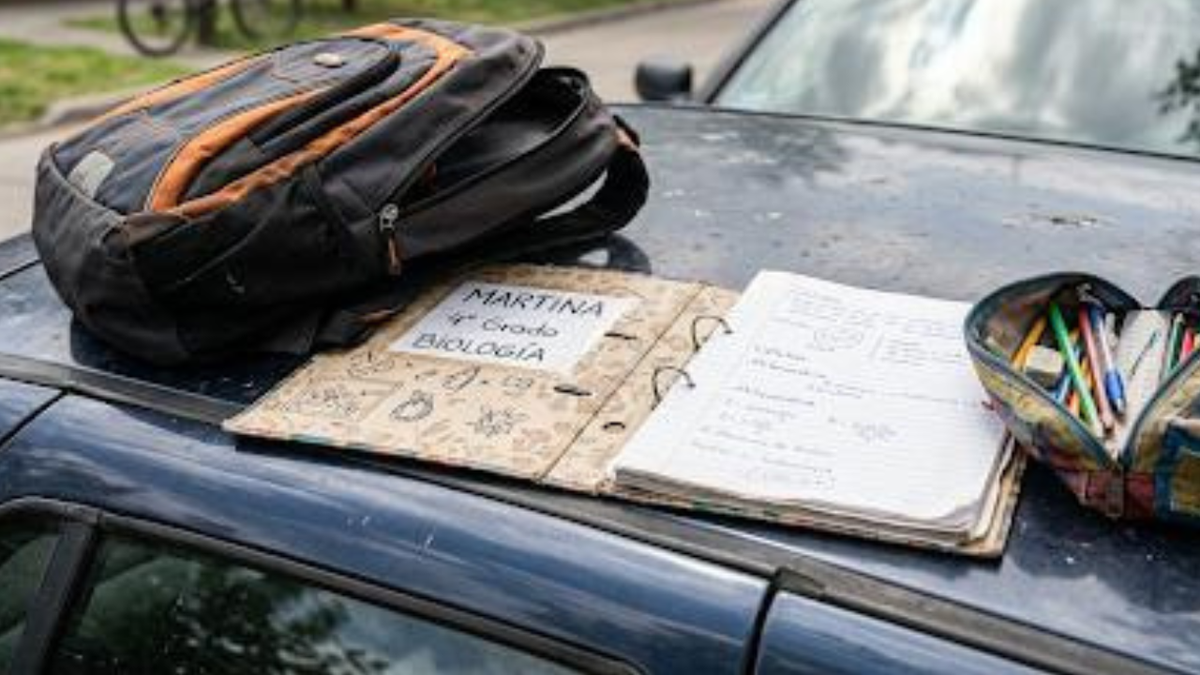 Cuando la alarma suena en la escuela, la pregunta es por los adultos