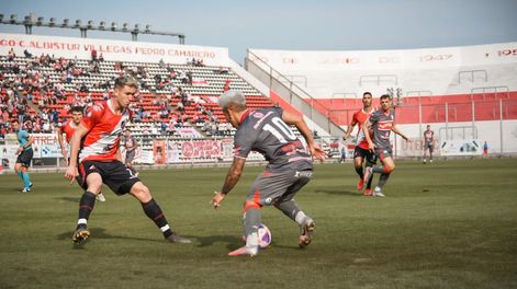 El Deportivo Maipú enfrenta a Deportivo Morón por la fecha 30 de la Primera Nacional.