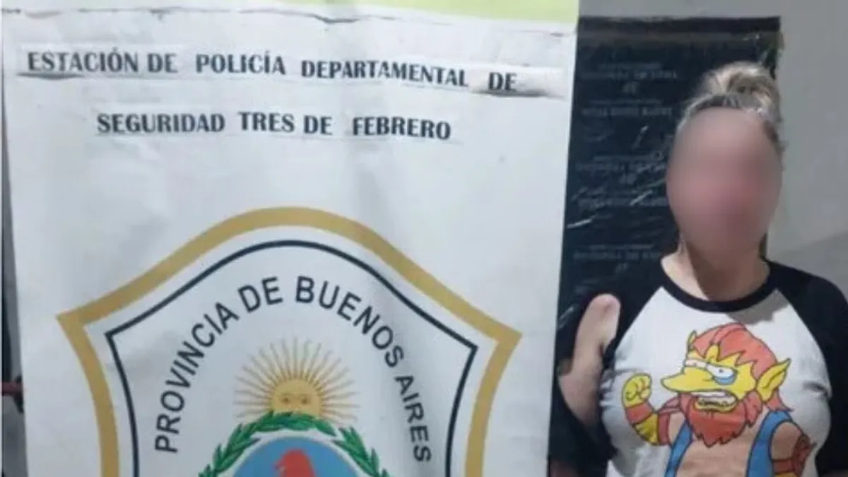 Detuvieron a una mujer por agredir con un cuchillo a un fotógrafo durante el acto de Milei