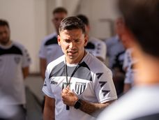 Ariel Broggi dejó su huella en el Lobo con un ascenso histórico a la máxima categoría, pero no pudo continuar en el Torneo Apertura de la Liga Profesional, por malos resultados. Ariel Broggi dejó su huella en el Lobo con un ascenso histórico a la máxima categoría, pero no pudo continuar en el Torneo Apertura de la Liga Profesional, por malos resultados.