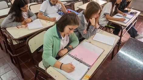 Desigualdad educativa: en secundarios estatales solo se gradúa el 36% de los alumnos y en privados, el 63%