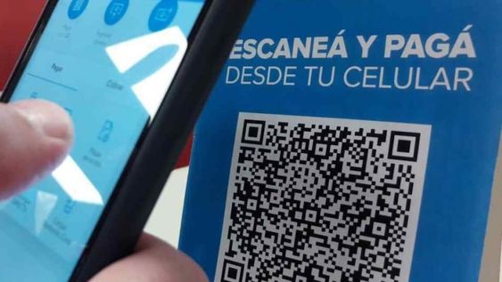 En los últimos años se han incrementado las operaciones digitales a través de billeteras virtuales o aplicaciones de la banca tradicional a través, por ejemplo, del código QR. (LaVoz/Archivo)