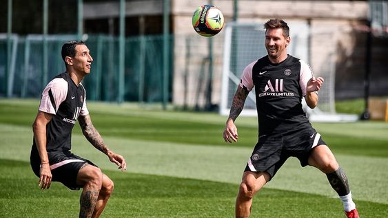 Ángel Di María junto con Lionel Messi, en su primera práctica con el PSG. / PSG oficial Ángel Di María junto con Lionel Messi, en su primera práctica con el PSG. / PSG oficial