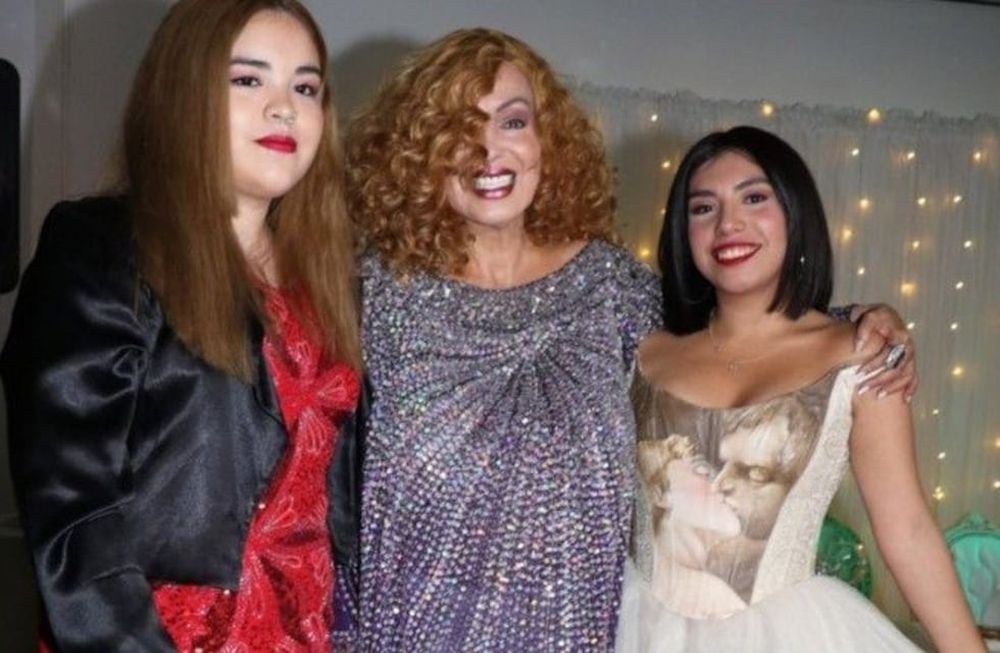 Las jóvenes viven junto a su padre Alberto Ferriols