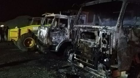 Encapuchados vuelven a  quemar camiones y maquinarias en el sur de Chile