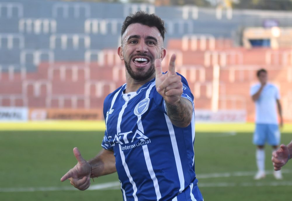 Con un tanto de Auzmendi, Godoy Cruz venció a Atlético Tucumán por 1-0 en el torneo de fútbol más importante del país.
