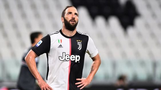 El Pipita se mostró fastidioso contra el portugués.