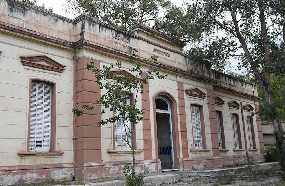 Edificio abandonado de Eureka, ex Parque de la Ciencia ubicado en el parque General San Martín de Ciudad, donde harían un centro cultural. Foto: José Gutierrez / Los Andes