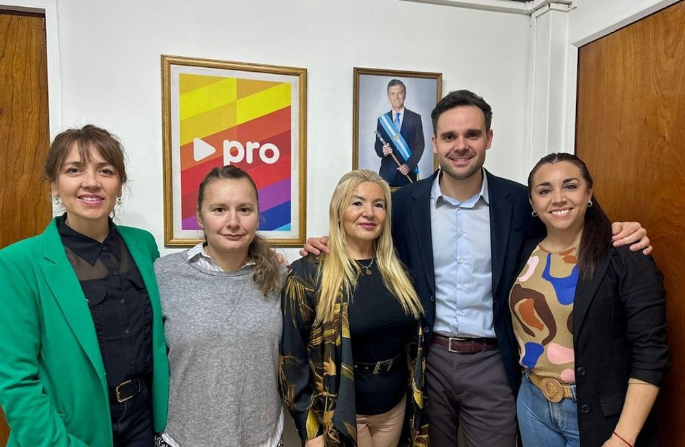 Jimena Cogo, Stella Huczak, Laura Balsells Miró, Gabriel Pradines y Cinthia Gómez dejaron conformado el bloque con el nombre del Pro. Foto: X @LulaBMiro