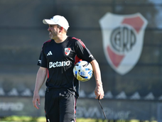 Al flamante entrenador de River le vine como anillo al dedo el paro de AFA y, busca imponer su impronta en Núñez desde el primer partido. Al flamante entrenador de River le vine como anillo al dedo el paro de AFA y, busca imponer su impronta en Núñez desde el primer partido.