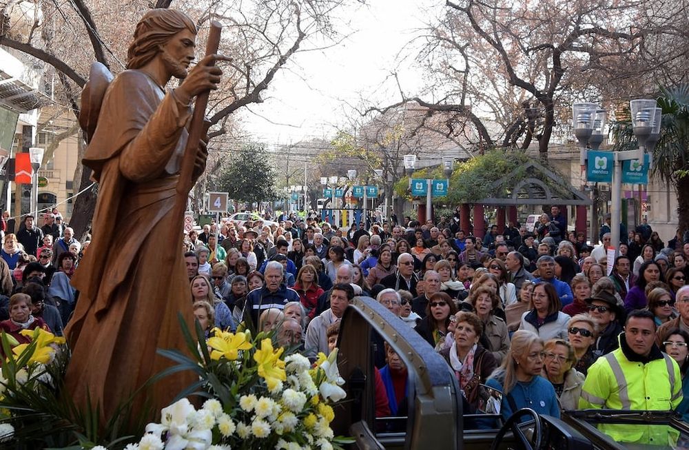 La tradicional procesión por el Santo Patrono Santiago - Foto archivo Los Andes