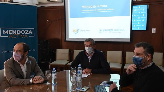 En Casa de Gobierno, explicaron los detalles del programa Mendoza Futura, que busca capacitar a alumnos del secundario en habilidades tecnológicas. Gentileza