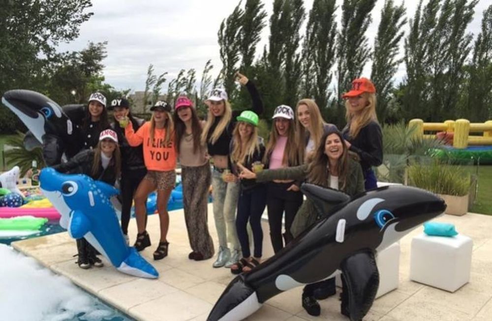 Jesica Cirio twitteó su despedida de soltera en una casaquinta