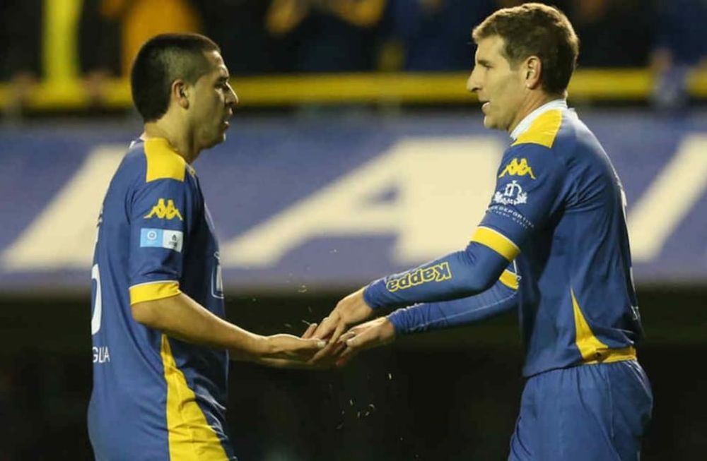 Riquelme y Palermo en uno de los tantos partidos que compartieron en la Bombonera. / Archivo