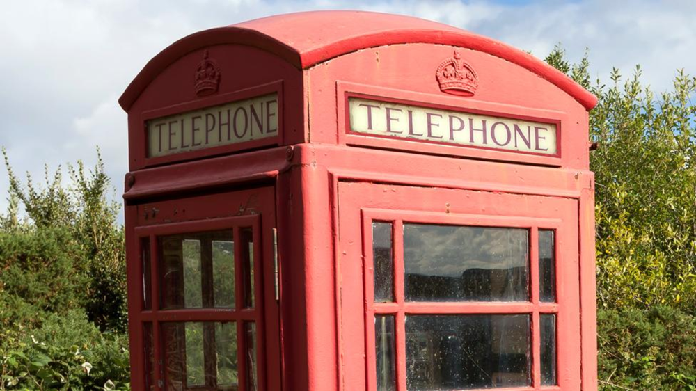 William Arnold condujo 2.735 kilómetros hasta la Isla de Lewis en Escocia﻿ para salvar una cabina telefónica.&nbsp;