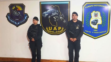 Los policías héroes que asistieron a la mujer en trabajo de parto.