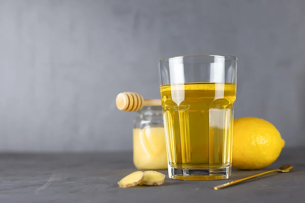 &iquest;Qu&eacute; pasa si tom&aacute;s agua con miel antes de dormir?