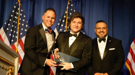 Javier Milei fue distinguido con el “Lion of Liberty Award” en Miami.
