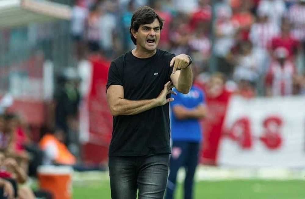 Forestello dejó de ser el técnico de San Martín de Tucumán