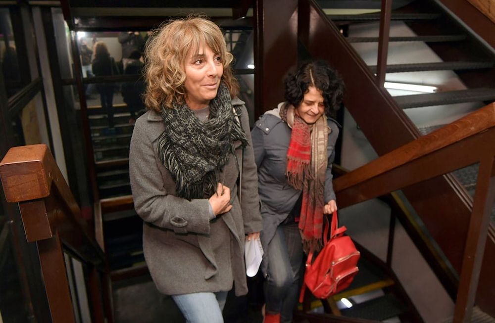 Claudia Iturbe, titular de Ampros, llega a la Subsecretaría de Trabajo a reunirse con representantes del Gobierno Provincial, dentro del marco de la conciliación obligatoriaFoto:  Orlando Pelichotti