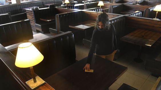 Bares y restaurantes abren desde hoy pero con estrictos protocolos