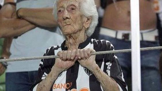 A sus 94 años es la hincha más fanática del Atlético Mineiro