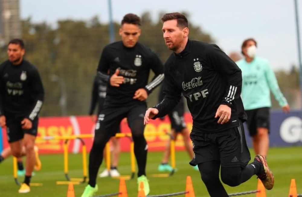 Leo Messi y Lautaro Martínez, dos fijas para jugar ante Chile el próximo jueves.