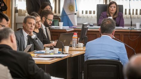 Los Andes | En Tribunales Federales se retoma el juicio contra el magistrado federal Walter Bento, acusado de liderar una banda que cobraba coimas a presos.Declaracion del Abogado Jaime Alba y la atenta mirada del fiscal Dante Vega.Foto: Ignacio Blanco / Los Andes