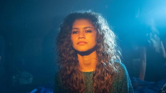 Diversidad sexual, drogas, sexo, autoestima, violencia y ansiedad, son algunos de los temas que se abordan en la serie desde una perspectiva adolescente.