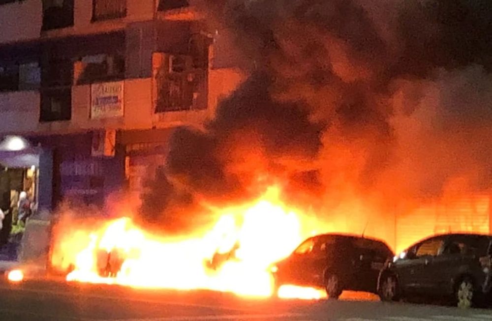 Los primeros incendios se registraron pasadas las 22 horas de este lunes.