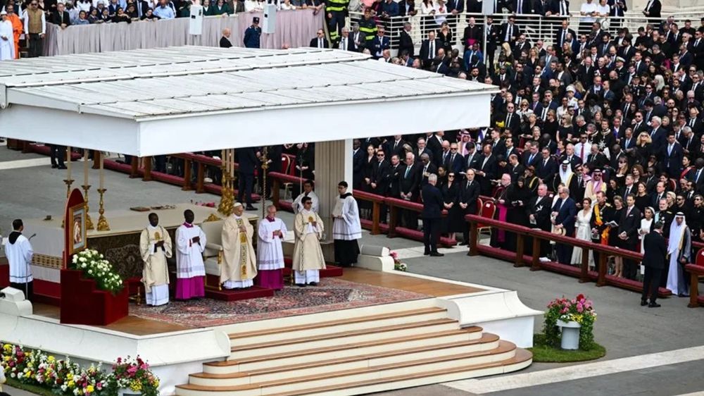 Misa de inicio del pontificado de León XIV, este domingo en la plaza de San Pedro. 