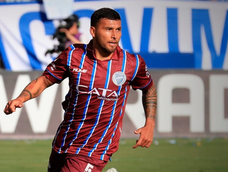 El defensor paraguayo llegó esta temporada al Tomba, donde solo 11 partidos.