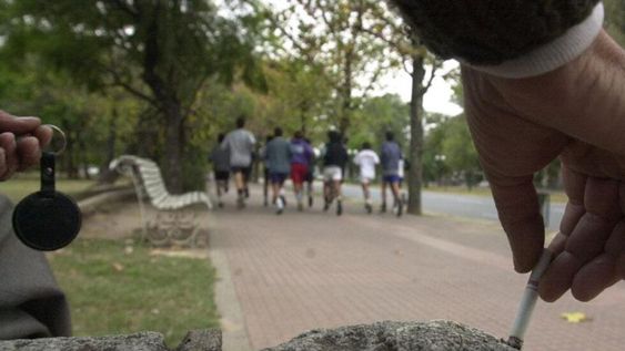 Dejar de fumar es una de las medidas más importantes que se pueden tomar para mejorar la salud y los resultados se aprecian en el cuerpo a las pocas horas.
