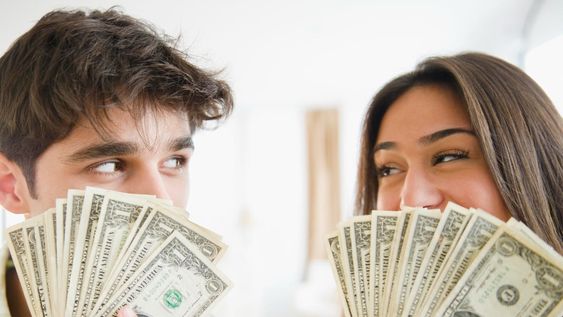 cual es el signo del zodiaco que gasta mas dinero