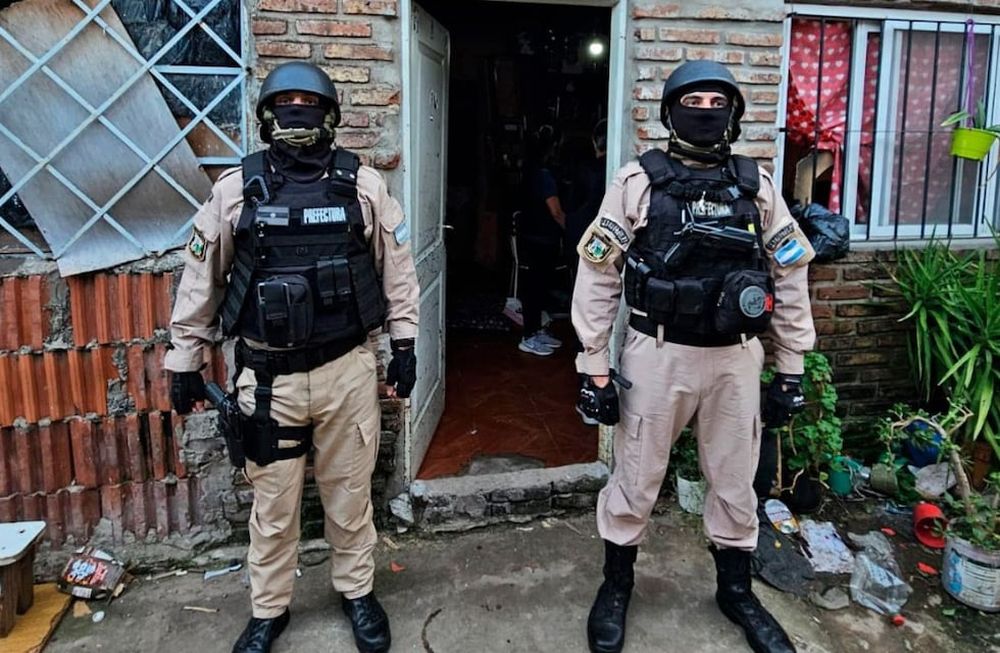 En la lucha contra el narcotráfico, el Ministerio de Seguridad, desde Prefectura Naval, detuvo a tres integrantes de una organización narco en Rosario. (Ministerio de Seguridad)