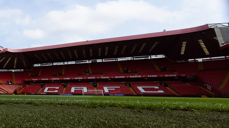 Investigación en Londres tras el hallazgo de un hombre de 33 años muerto en el estadio The Valley.