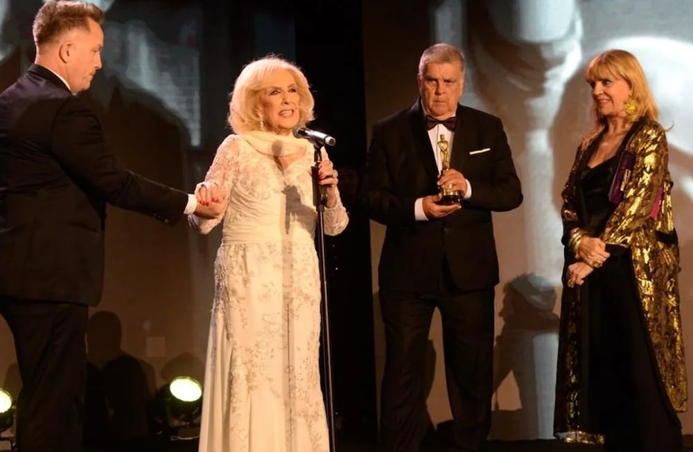 Mirtha Legrand recibió el Martín Fierro de Brillante: Por favor no cierren el INCAA. Foto: NA