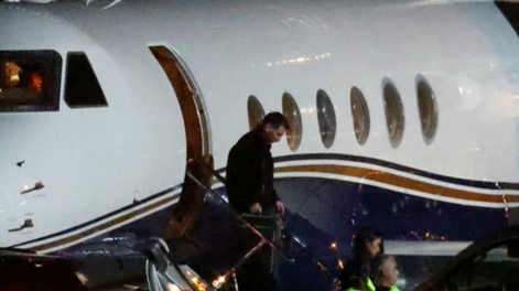 lionel messi aterrizo en rosario y asiste al cementerio para despedir a su padre