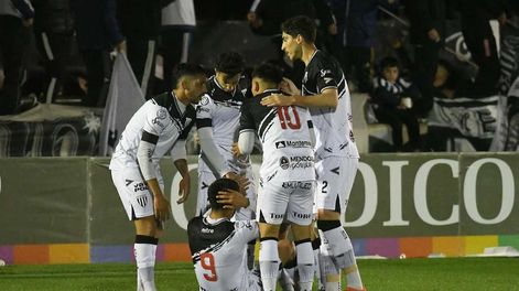 Fútbol Primera Nacional Gimnasia y Esgrima de Mendoza vs. Nueva ChicagoFestejos del gol de GimnasiaFoto:José Gutierrez/ Los Andes