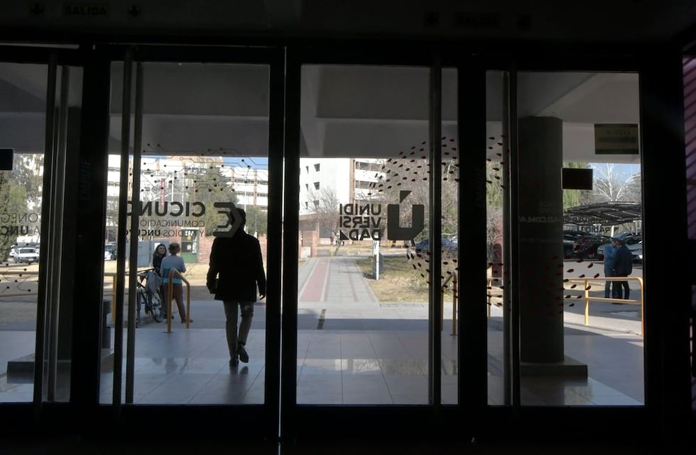 El primer incremento para jubilados docentes universitarios será del 21,57 por ciento para el próximo mes y beneficiará a más de 9 mil personas. Foto: Orlando Pelichotti / Los Andes