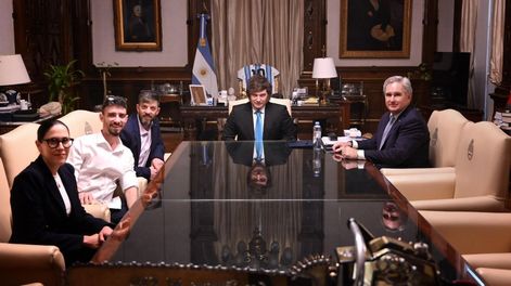 Milei junto a los hermanos Cunio en Casa Rosada.