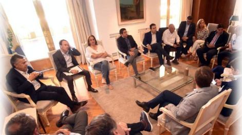 Un sí rotundo a la no reelección eterna de intendentes - Por Carlos Salvador La Rosa