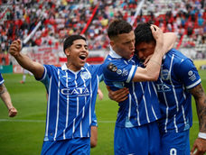 Pino, el goleador del torneo marcó el primero para el Expreso desde el punto de penal.&nbsp;