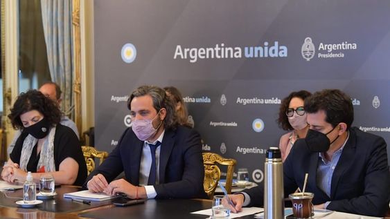 En una reunión con infectólogos, el Gobierno observó que hay una leve desaceleración de casos por las restricciones en vigencia. (Foto: Presidencia)