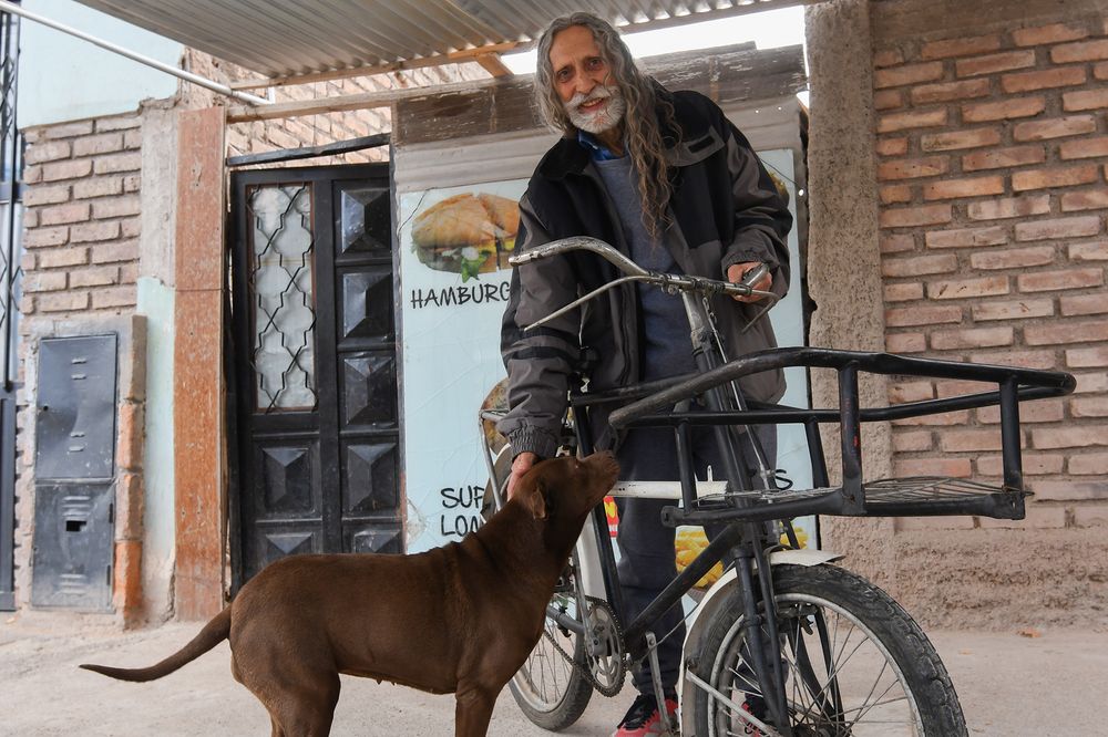 Martín vendedor ambulante conocido como Jesús del Parque Tincho o Maní.