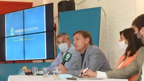 Suarez y Vaquié en la presentación de Mendoza Emprende Semilla